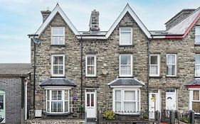 Glanrhyd Townhouse In Central Dolgellau With Parking And Bike Storage